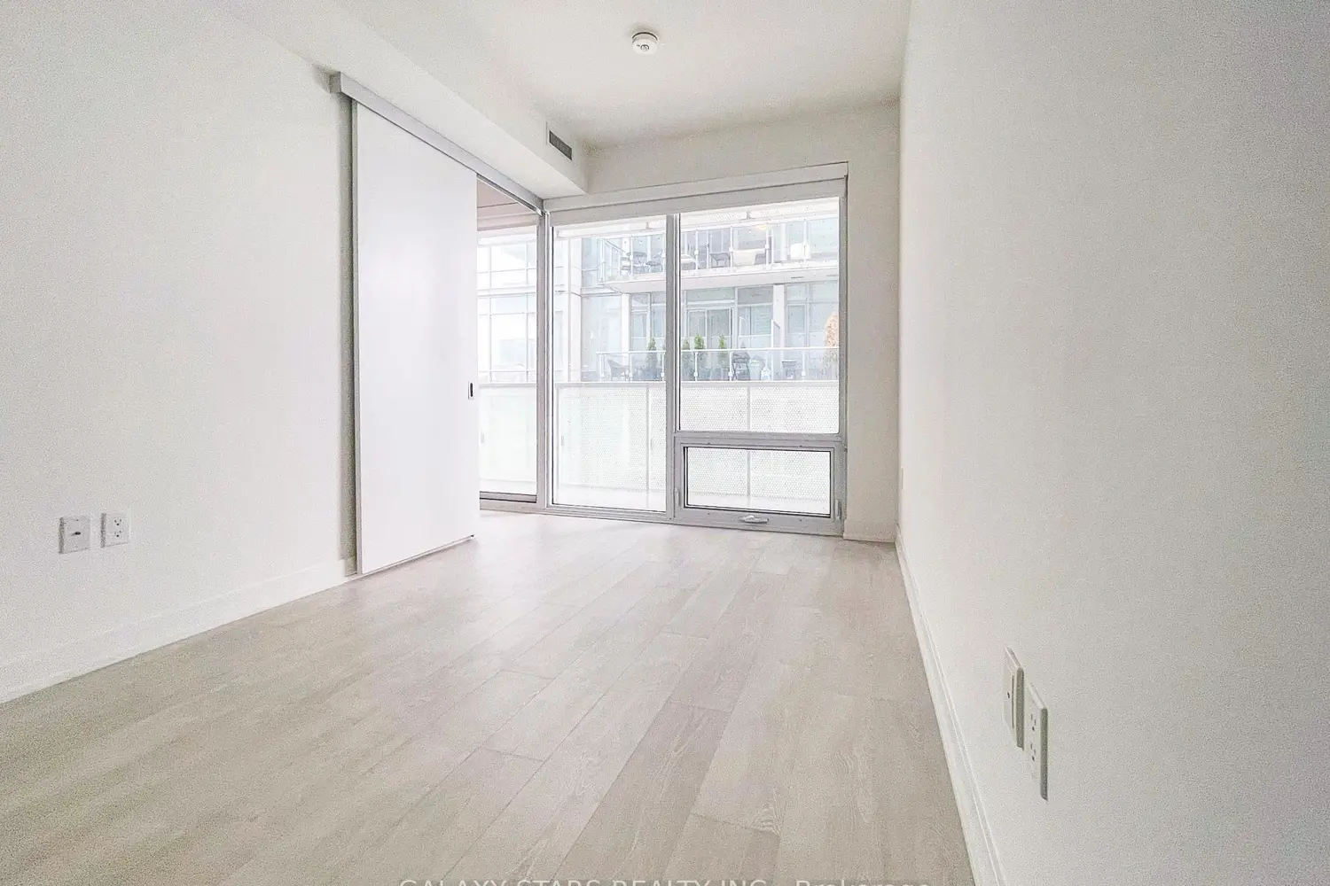 Additional image 11 of 15 Queens Quay 309