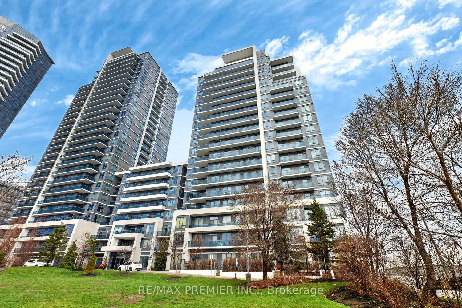 7167 Yonge Street 608