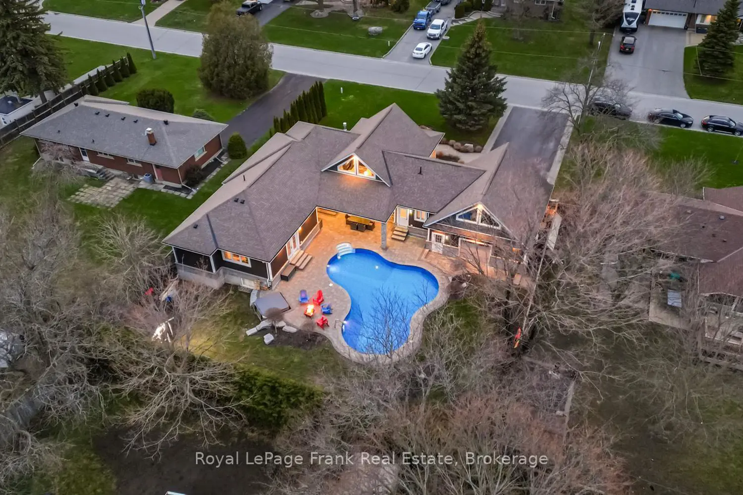 325 Maine Street photo 2