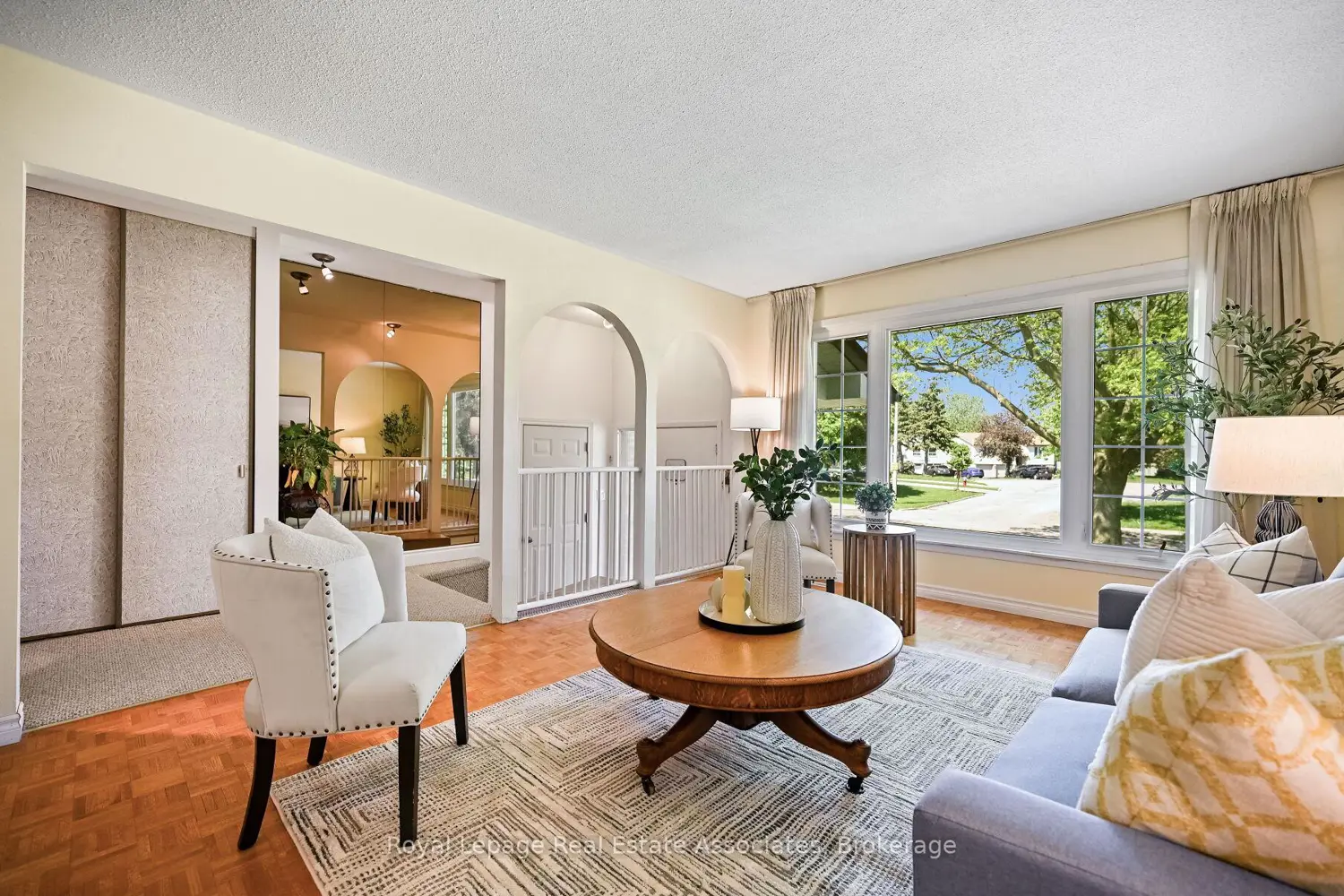10 Charing Drive photo 3