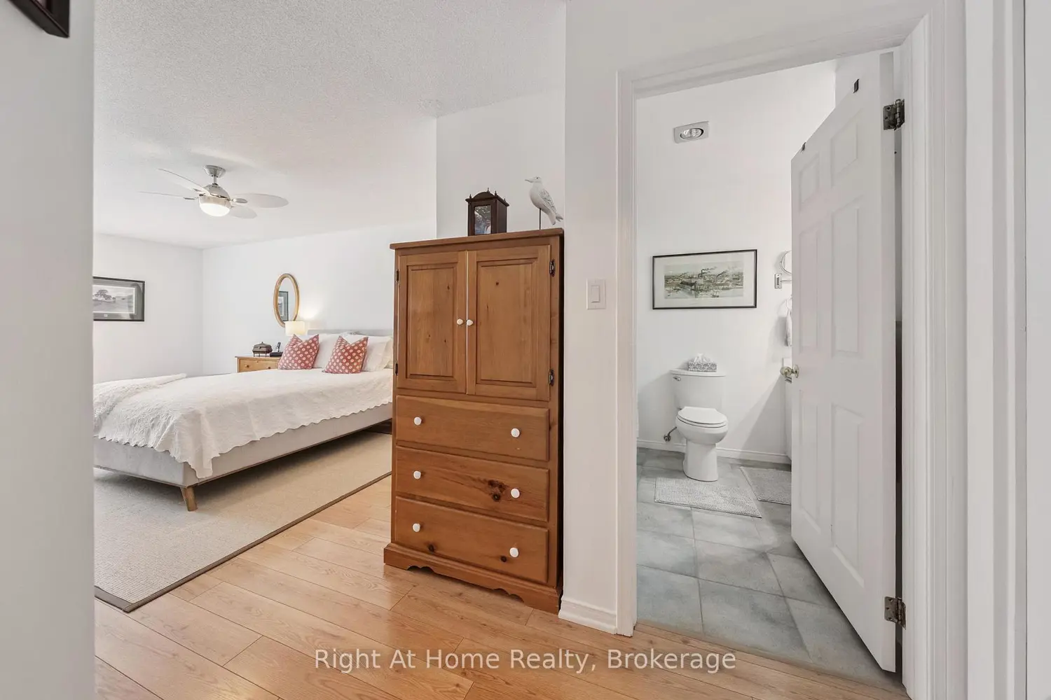1099 Clonsilla Avenue 122B photo 4