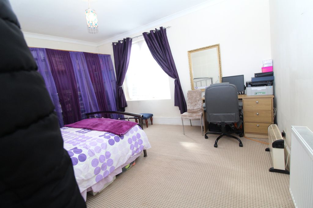 Additional image 10 of 4 bed detached house for saleNapier Road, Gillingham ME7