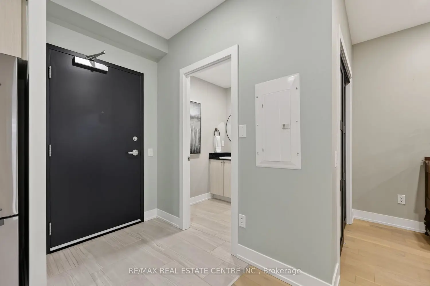 310 Broadway Avenue 211 photo 2