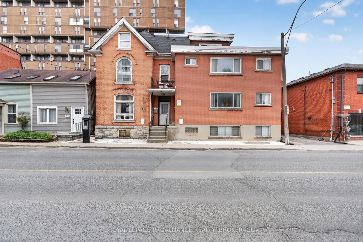 322 Queen Street photo 2