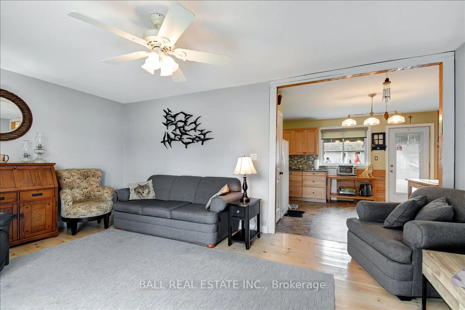 32 Hemlock Street photo 4