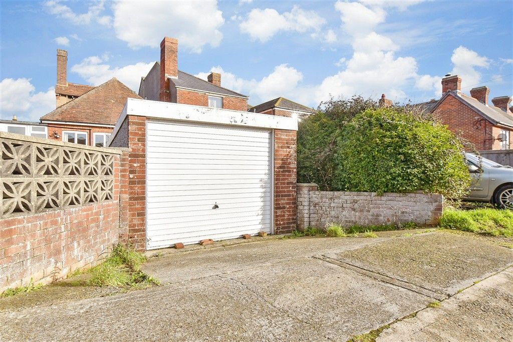 3 bed flat for saleTennyson Road, Freshwater, Isle Of Wight PO40