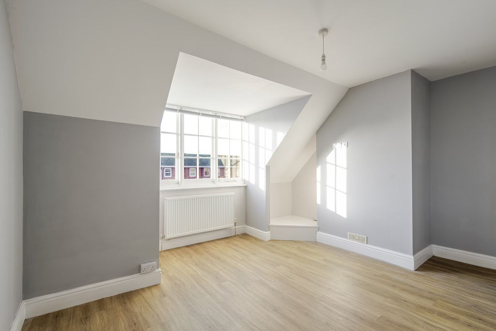 Additional image 9 of 2 bed flat for saleStanley Road, Felixstowe IP11