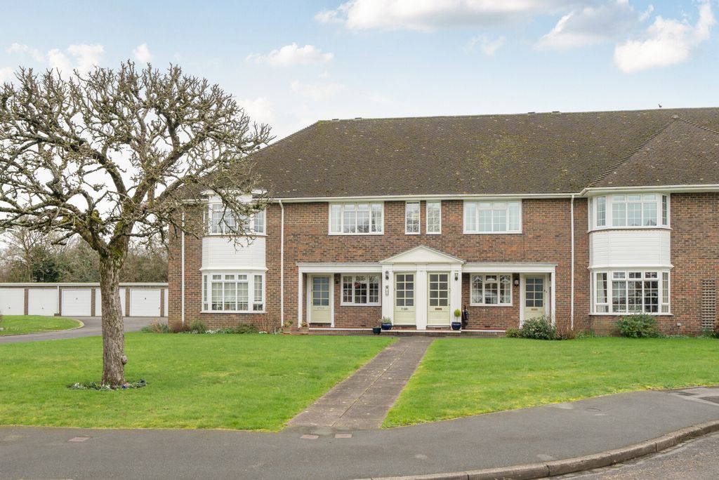 3 bed maisonette for saleTrafalgar Court, Farnham GU9