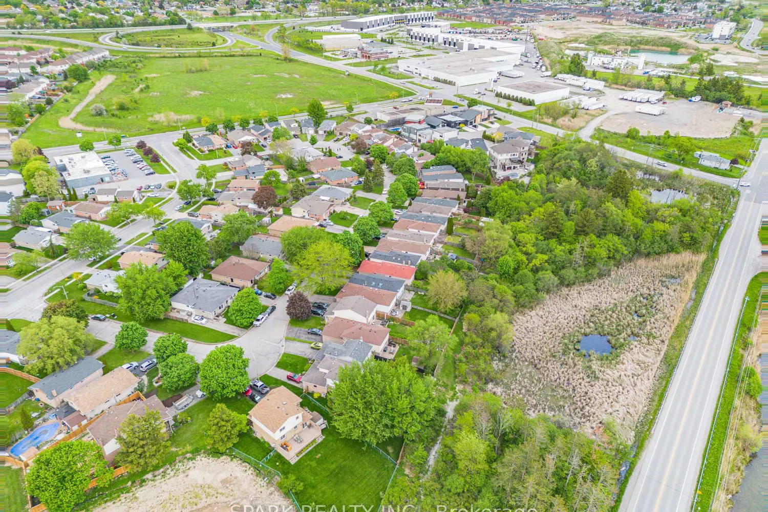 28 Lampman Crescent photo 5