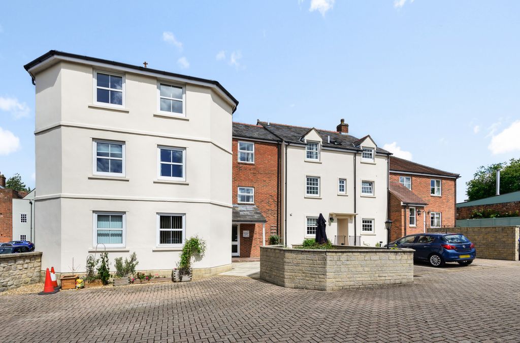 Additional image 10 of 2 bed flat for saleChurch Street, Faringdon, Oxfordshire SN7