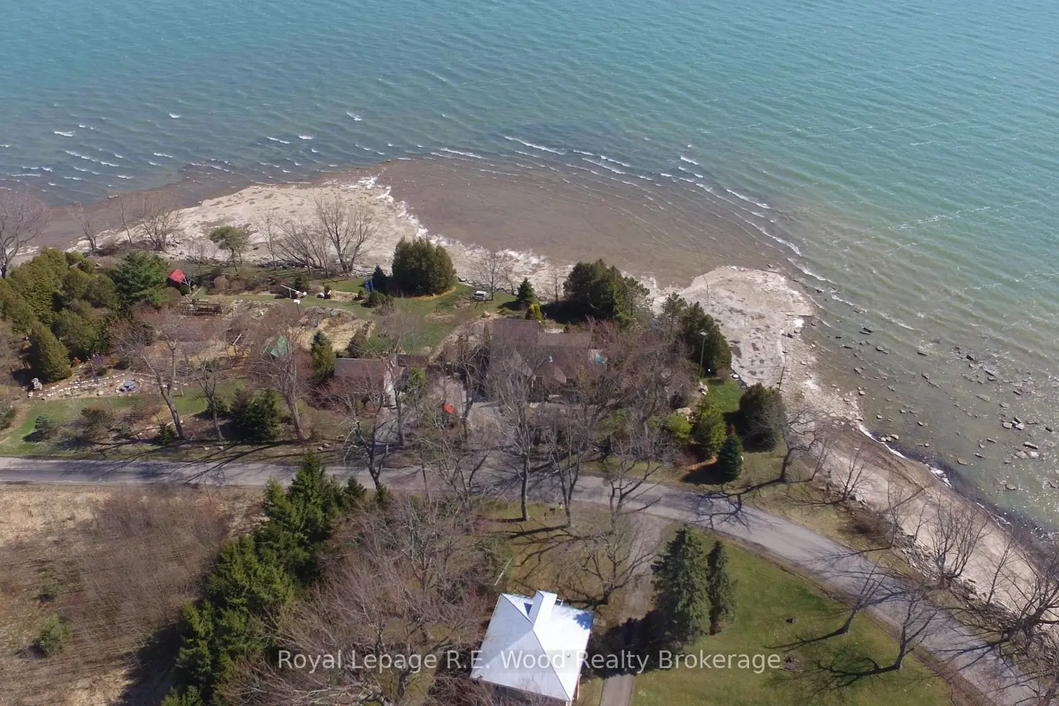 1806 Lakeshore Road photo 2