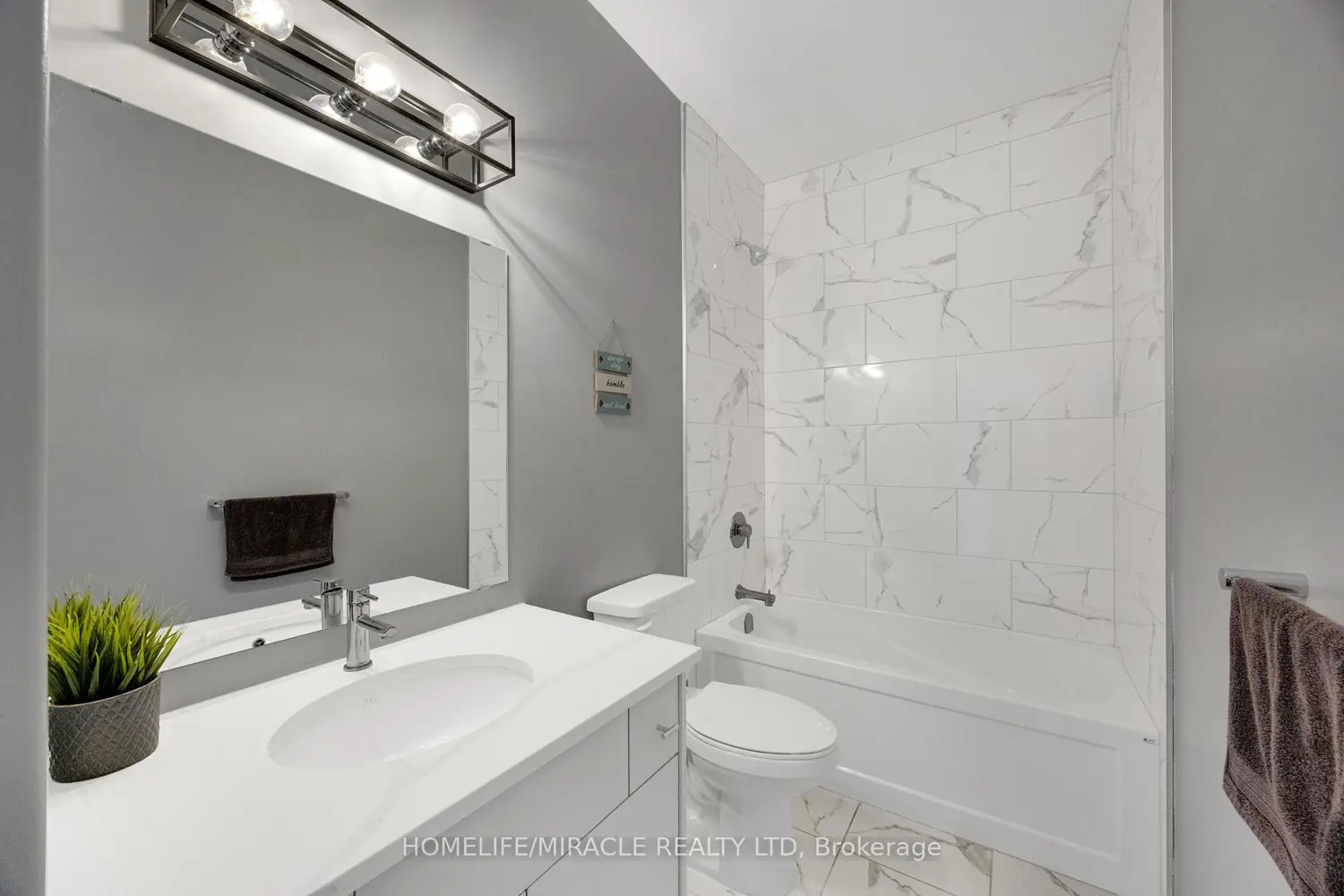 78 Matheson Crescent photo 3