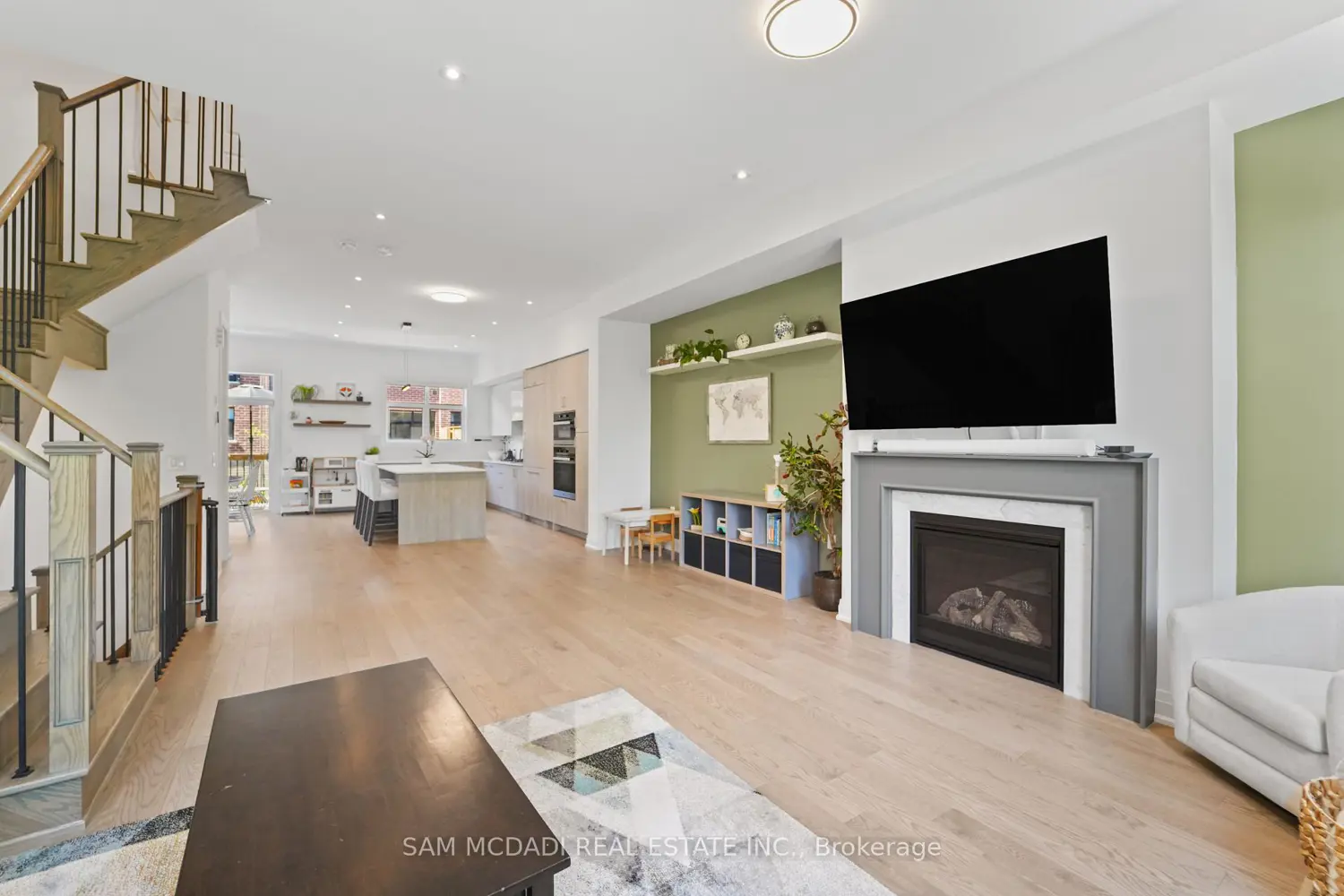 1638 Crestview Avenue photo 4