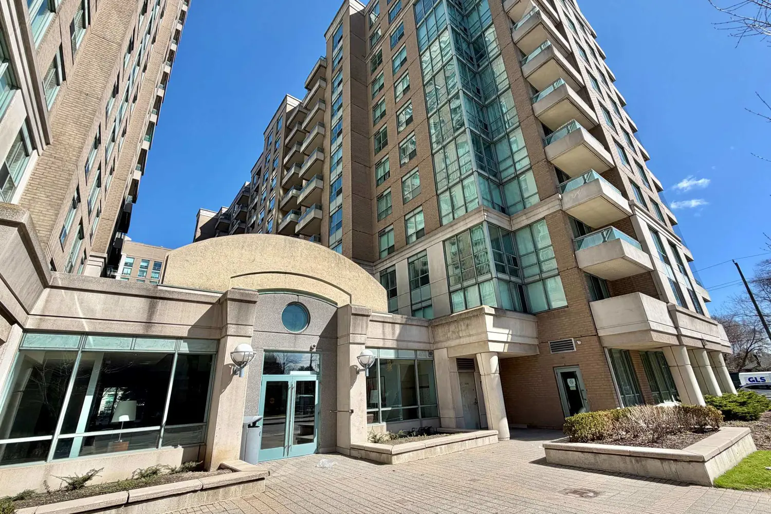 39 Pemberton Avenue 303