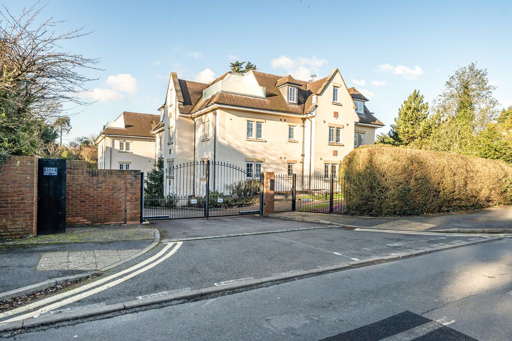 Additional image 8 of 2 bed flat for salePackhorse Road, Gerrards Cross, Buckinghamshire SL9