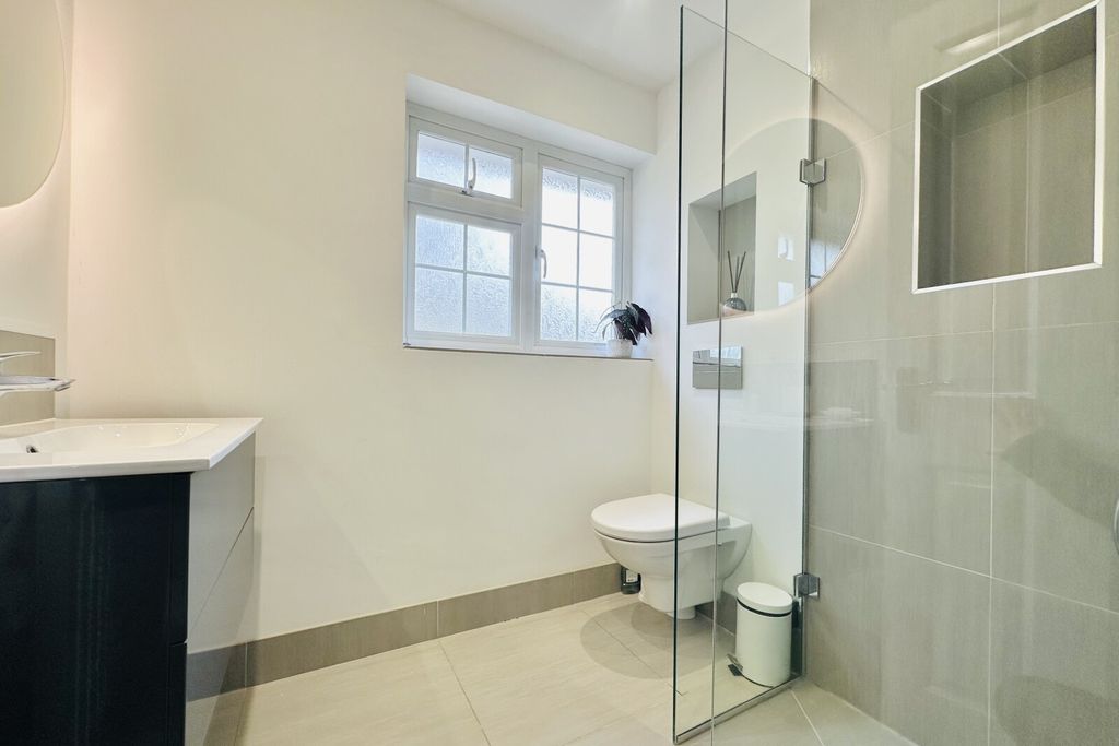 Additional image 6 of 4 bed detached house for saleBelvedere Close, Fleet, Hampshire GU51