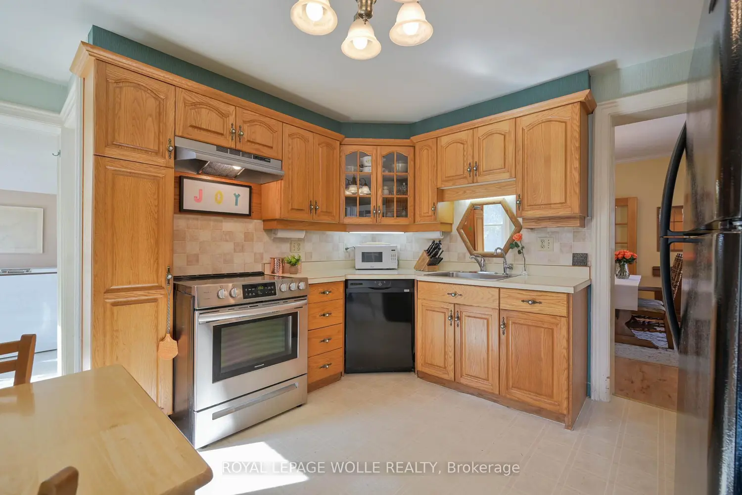 25 Ahrens Street photo 5