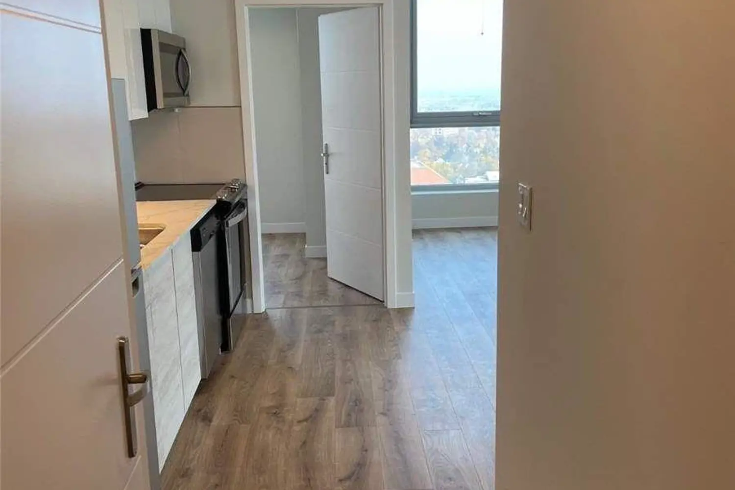 60 Frederick Street 2402 photo 3