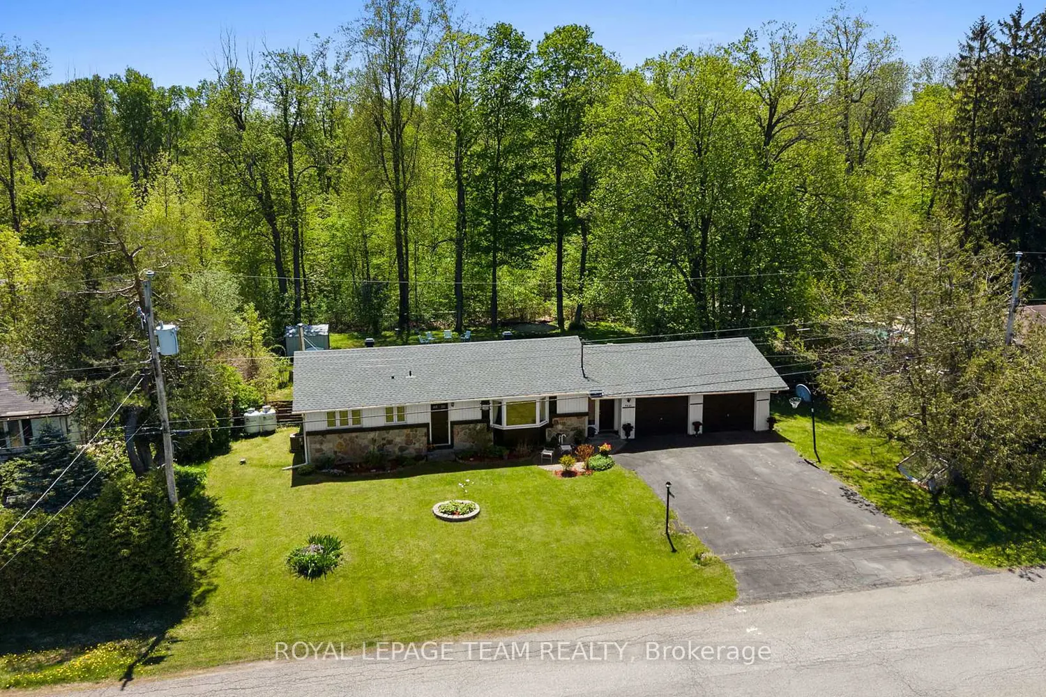 5643 Ficko Crescent photo 2