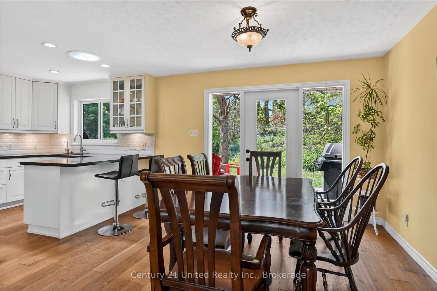 11 Crestwood Avenue photo 3