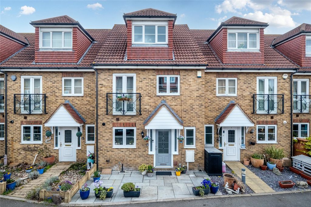 4 bed terraced house for saleMariners View, Gillingham, Kent ME7