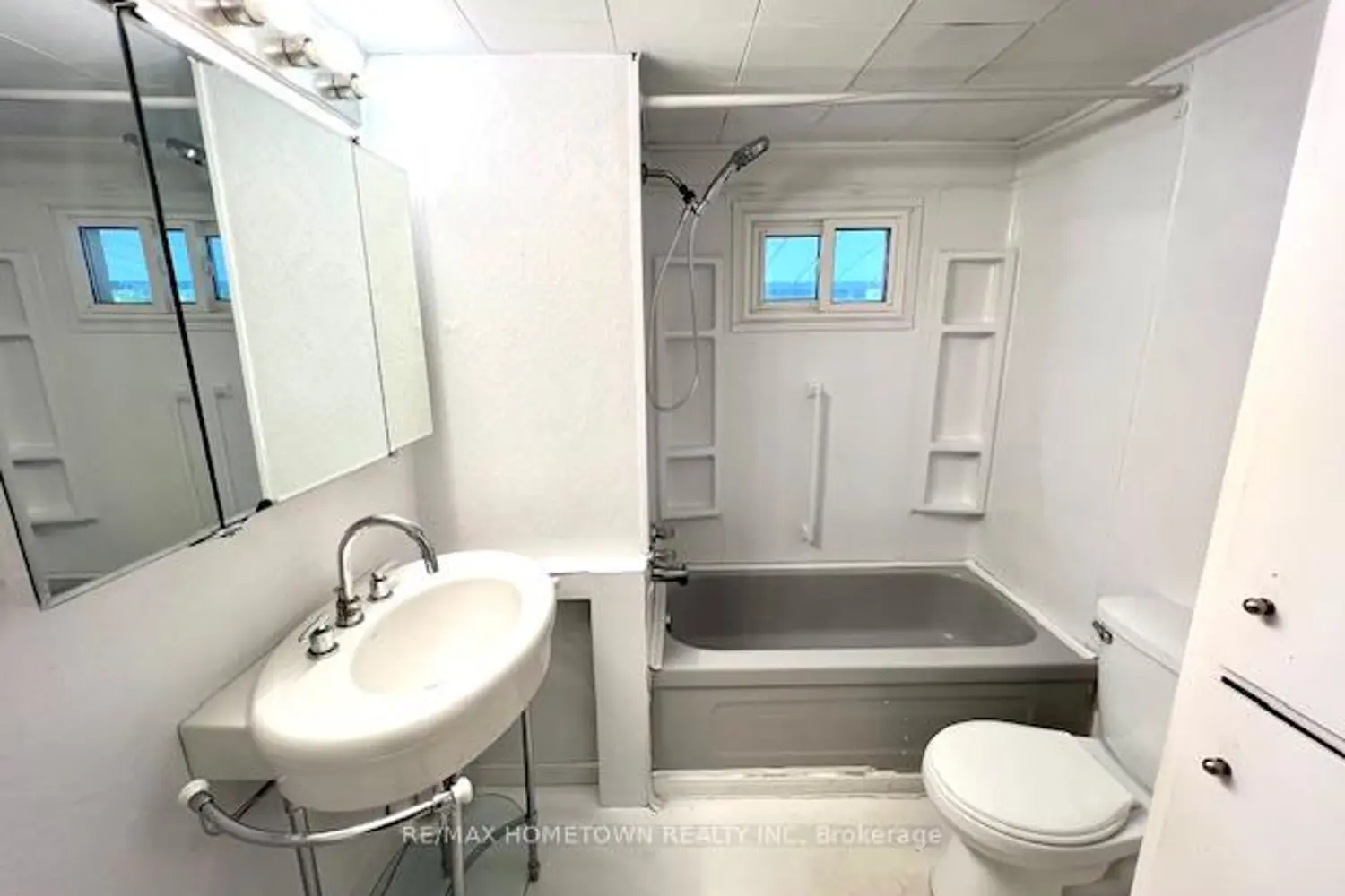 Additional image 7 of 1871 Oxford Avenue 3