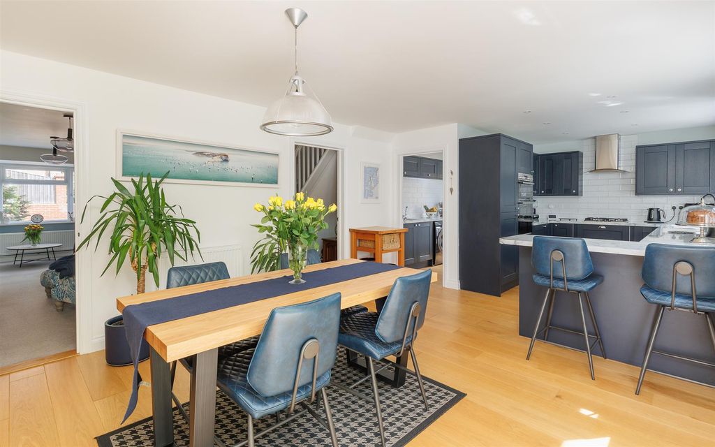 Additional image 13 of 5 bed detached house for saleHooke Close, Freshwater PO40