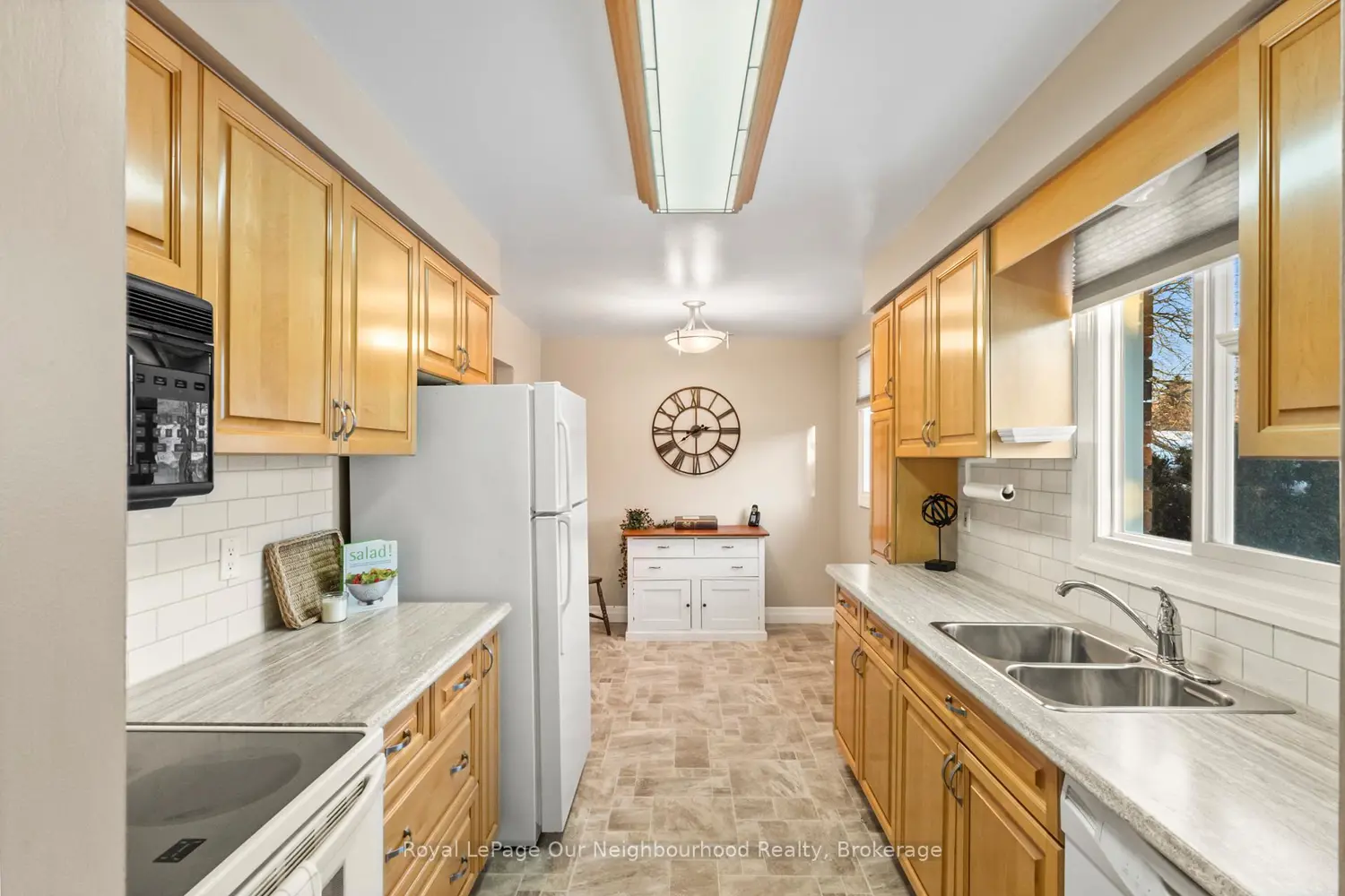 909 Whitefield Drive photo 4