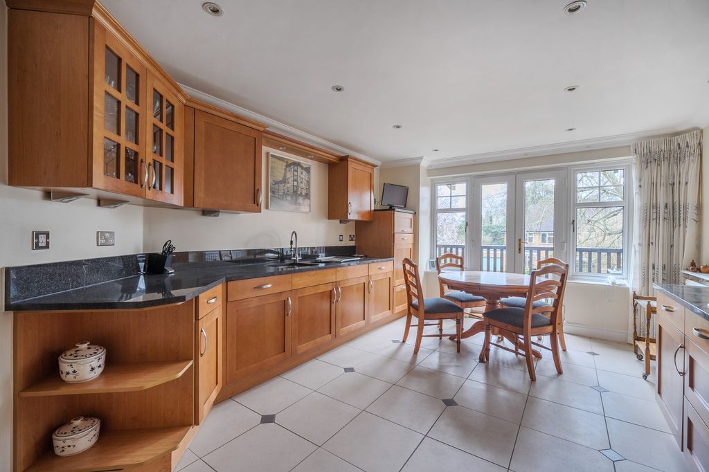 Additional image 3 of 3 bed flat for saleHeritage Gate, Gerrards Cross SL9