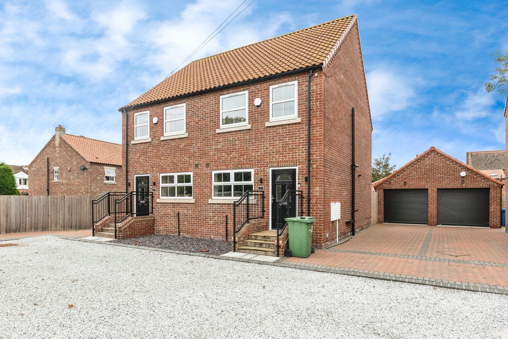 3 bed semi-detached house for saleAire Close, Rawcliffe, Goole DN14