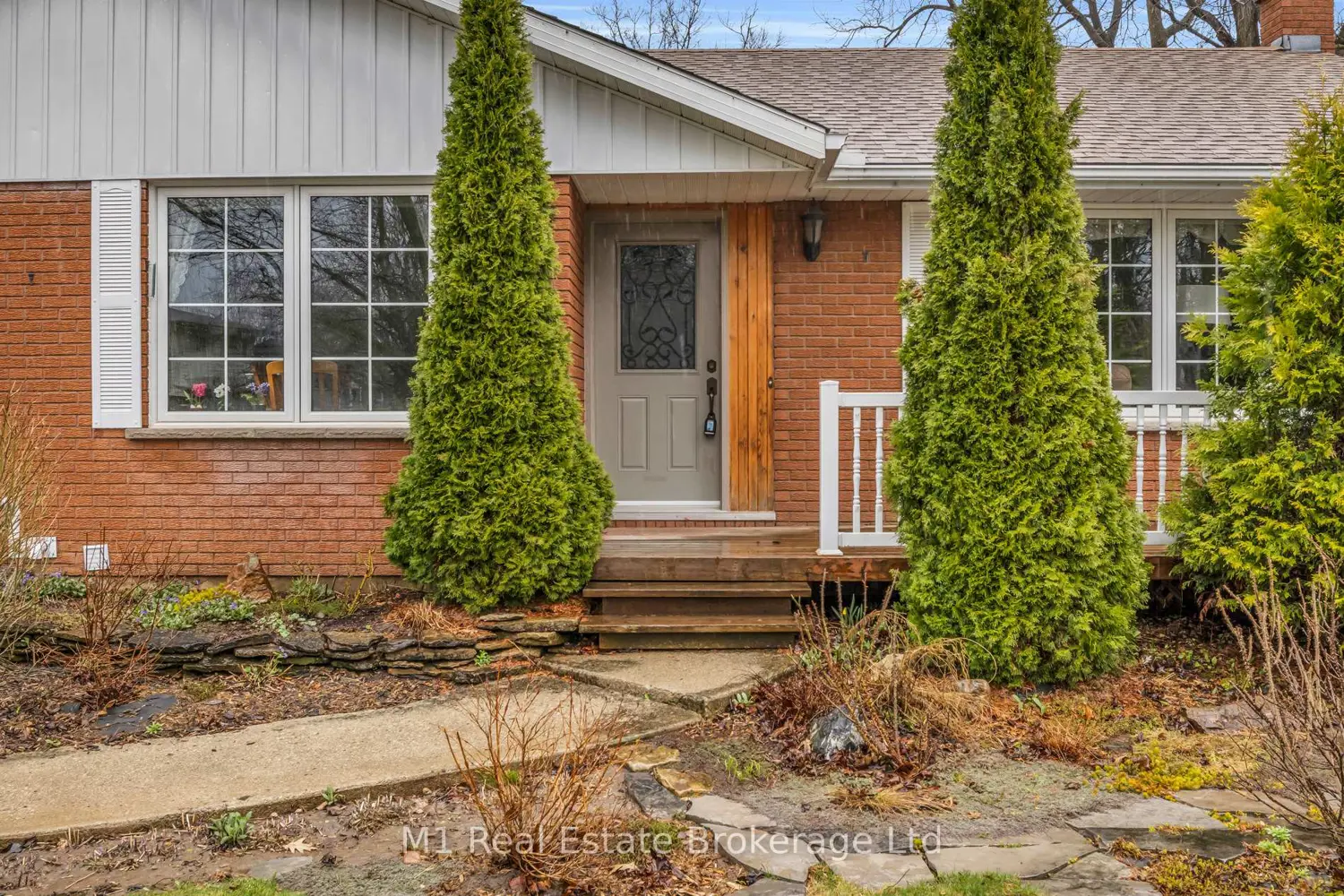 540 Church Crescent photo 4