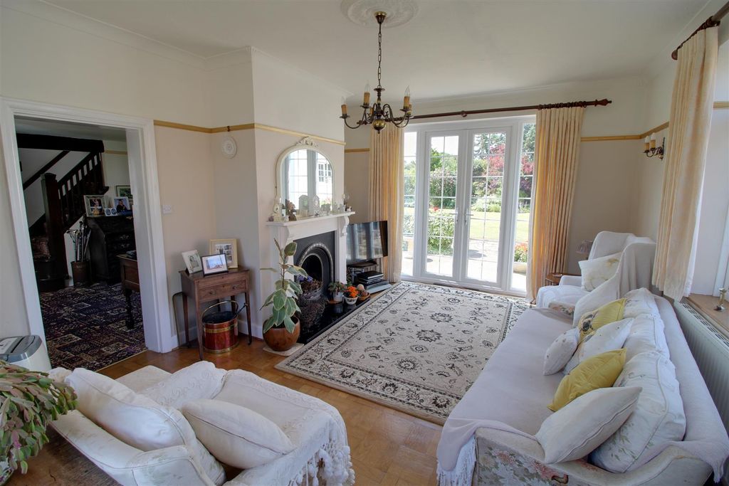 4 bed detached house for saleMaisemore, Gloucester GL2 photo 5