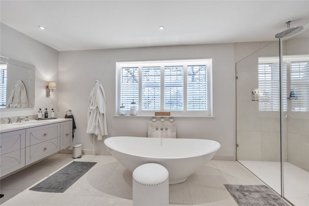 Additional image 5 of 5 bed detached house for saleDukes Wood Drive, Gerrards Cross SL9