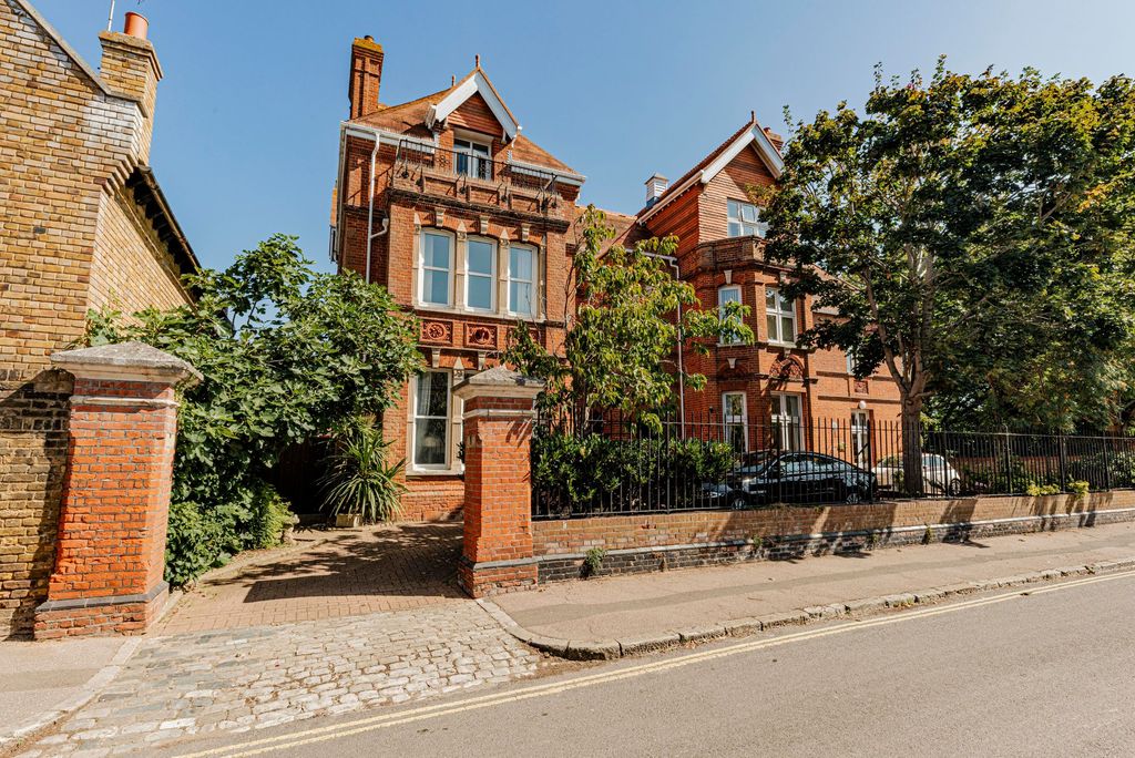 1 bed flat for saleOrchard Place, Faversham ME13