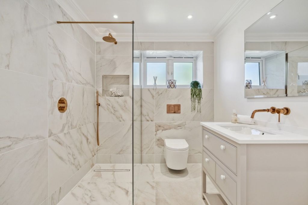 Additional image 22 of 6 bed detached house for saleHedgerley Lane, Gerrards Cross SL9