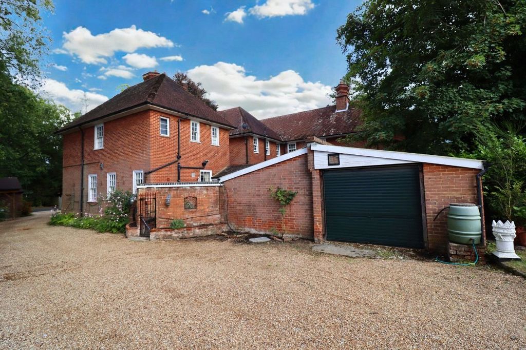 2 bed flat for saleStockton Avenue, Fleet, Hampshire GU51