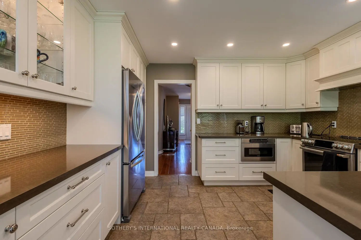 23 Francis Creek Boulevard photo 2