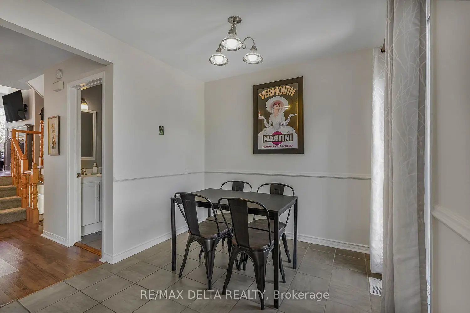 698 Brome Crescent photo 5
