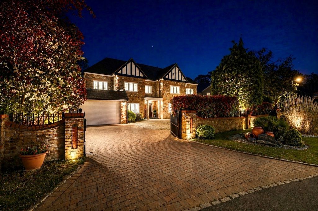 Additional image 26 of 7 bed detached house for saleCamp Road, Gerrards Cross SL9