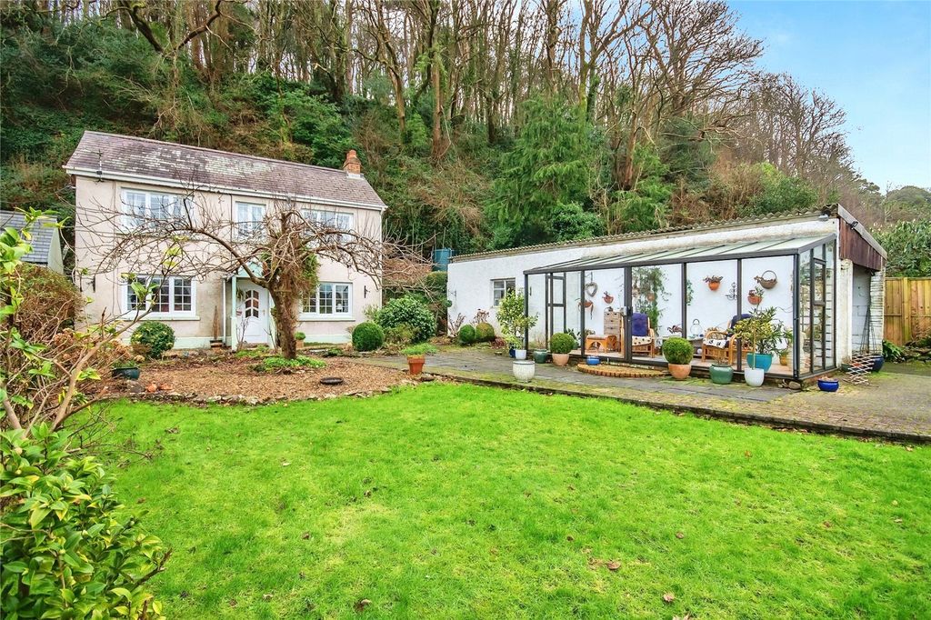 2 bed cottage for saleFerryside, Carmarthenshire SA17