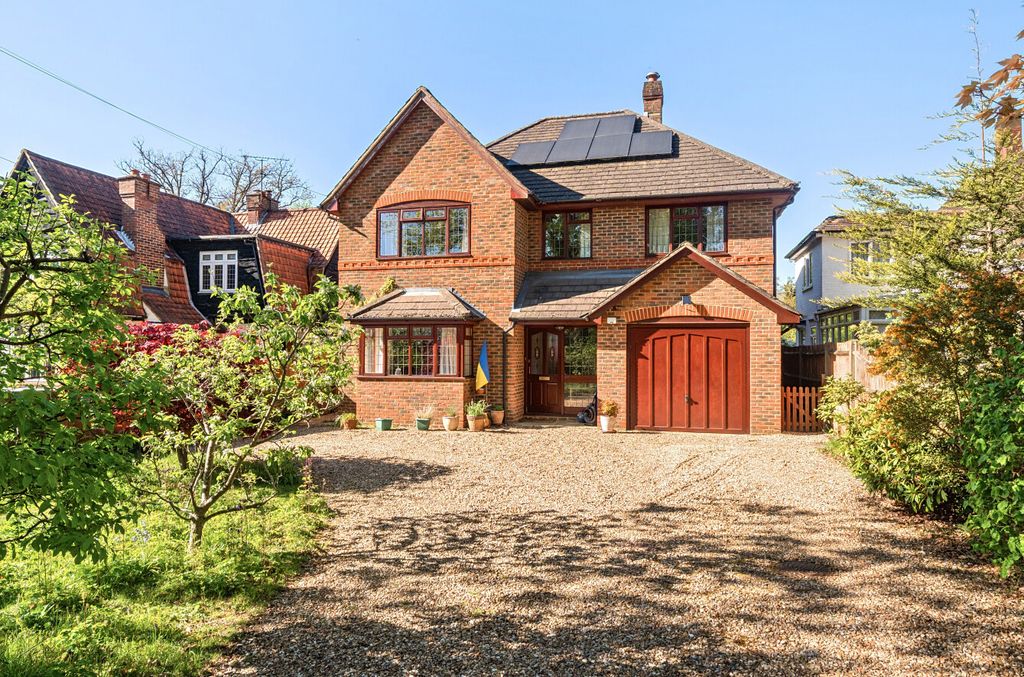 Additional image 4 of 4 bed detached house for saleSycamore Road, Farnborough, Hampshire GU14
