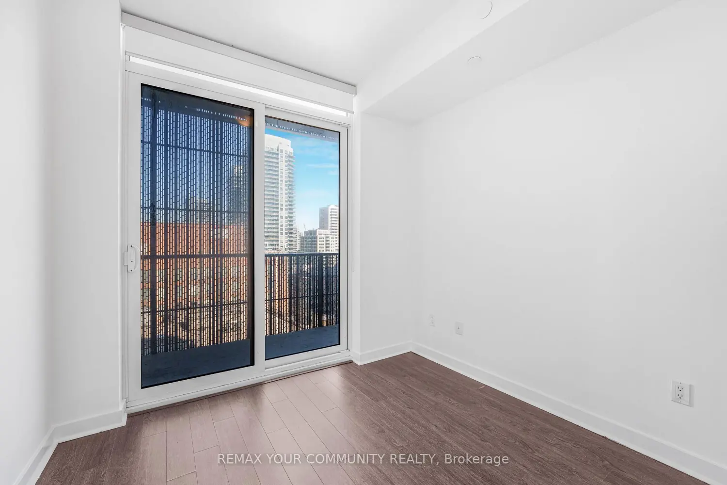 Additional image 9 of 8 Eglinton Avenue 1108