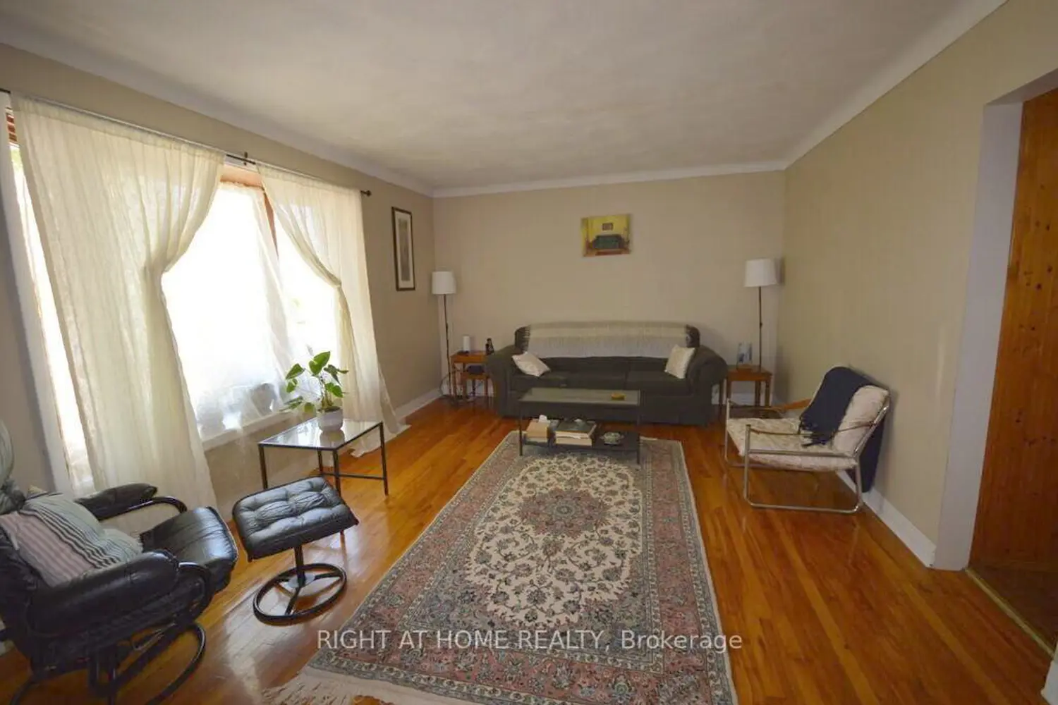 200 Woodroffe Avenue photo 4