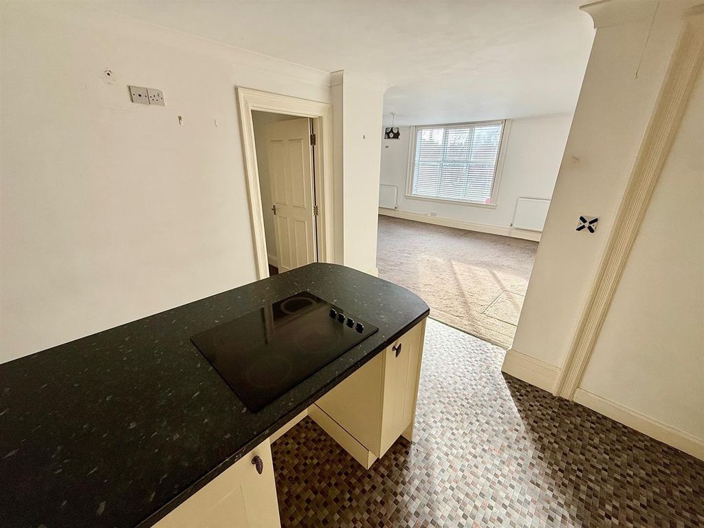 Additional image 10 of 2 bed flat for saleNorfolk Square, Great Yarmouth NR30