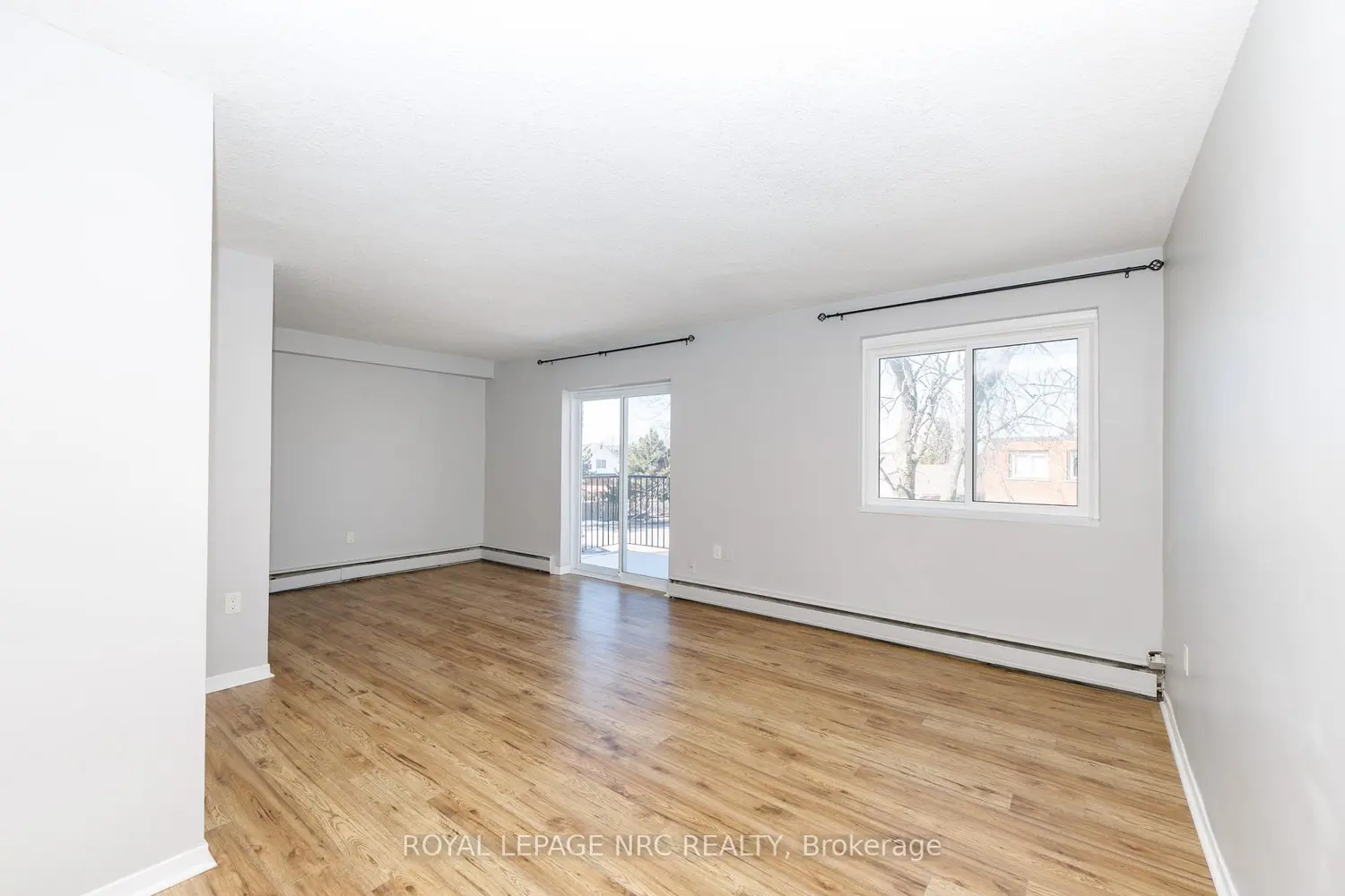 452 Carlton Street 36 photo 4