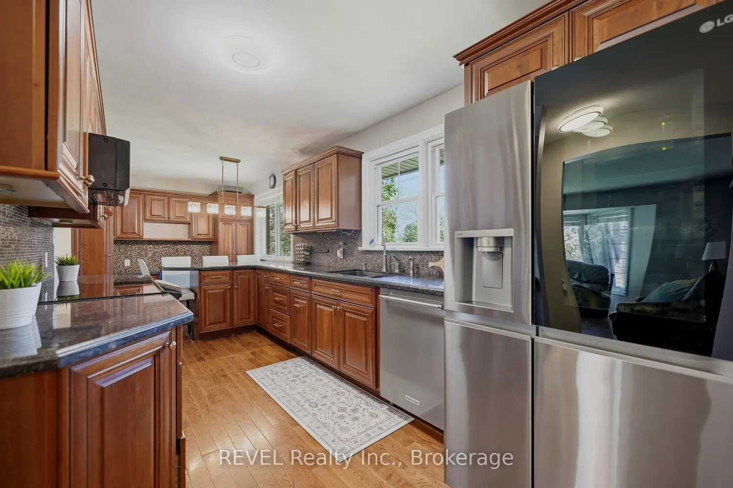 Additional image 4 of 7484 Merritt Avenue