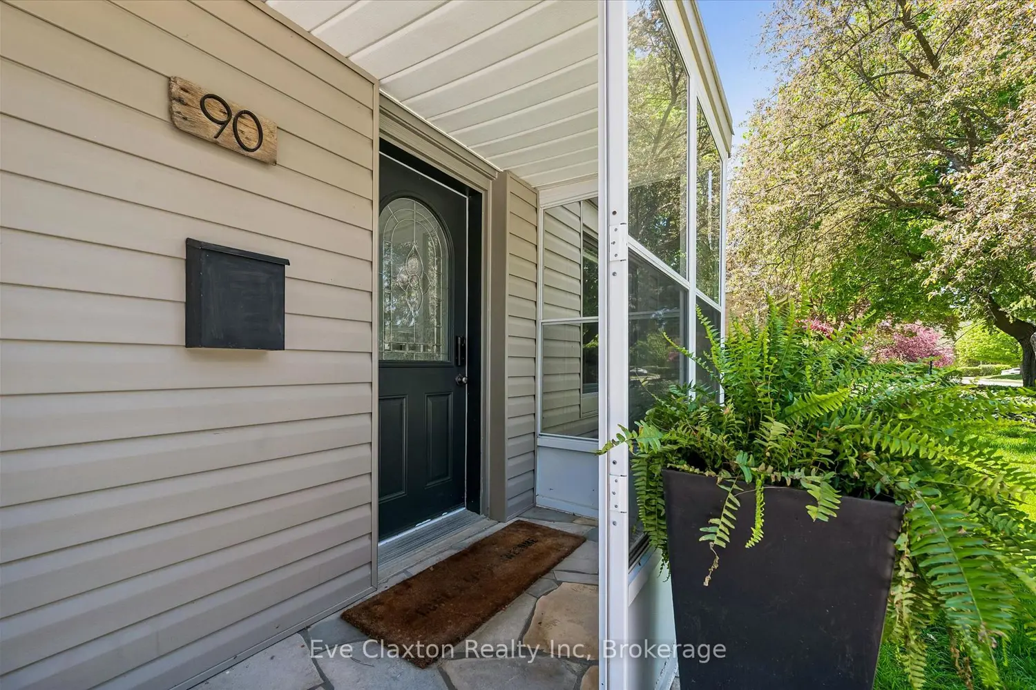 90 Dean Avenue photo 2