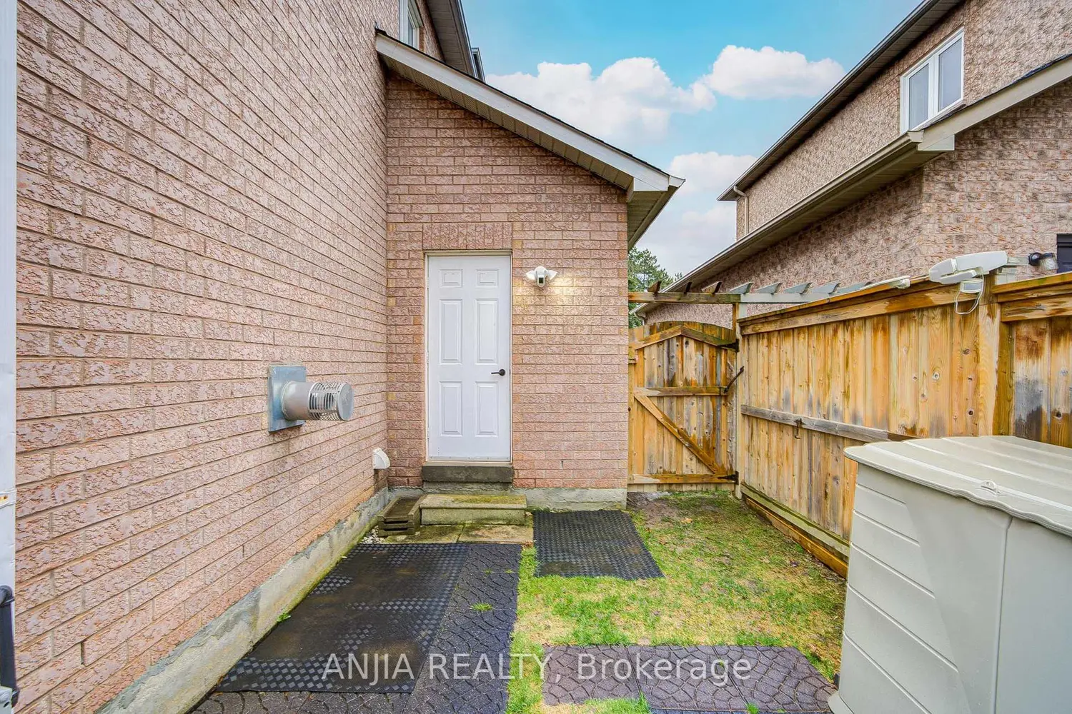 Additional image 18 of 89 Rouge Bank Drive