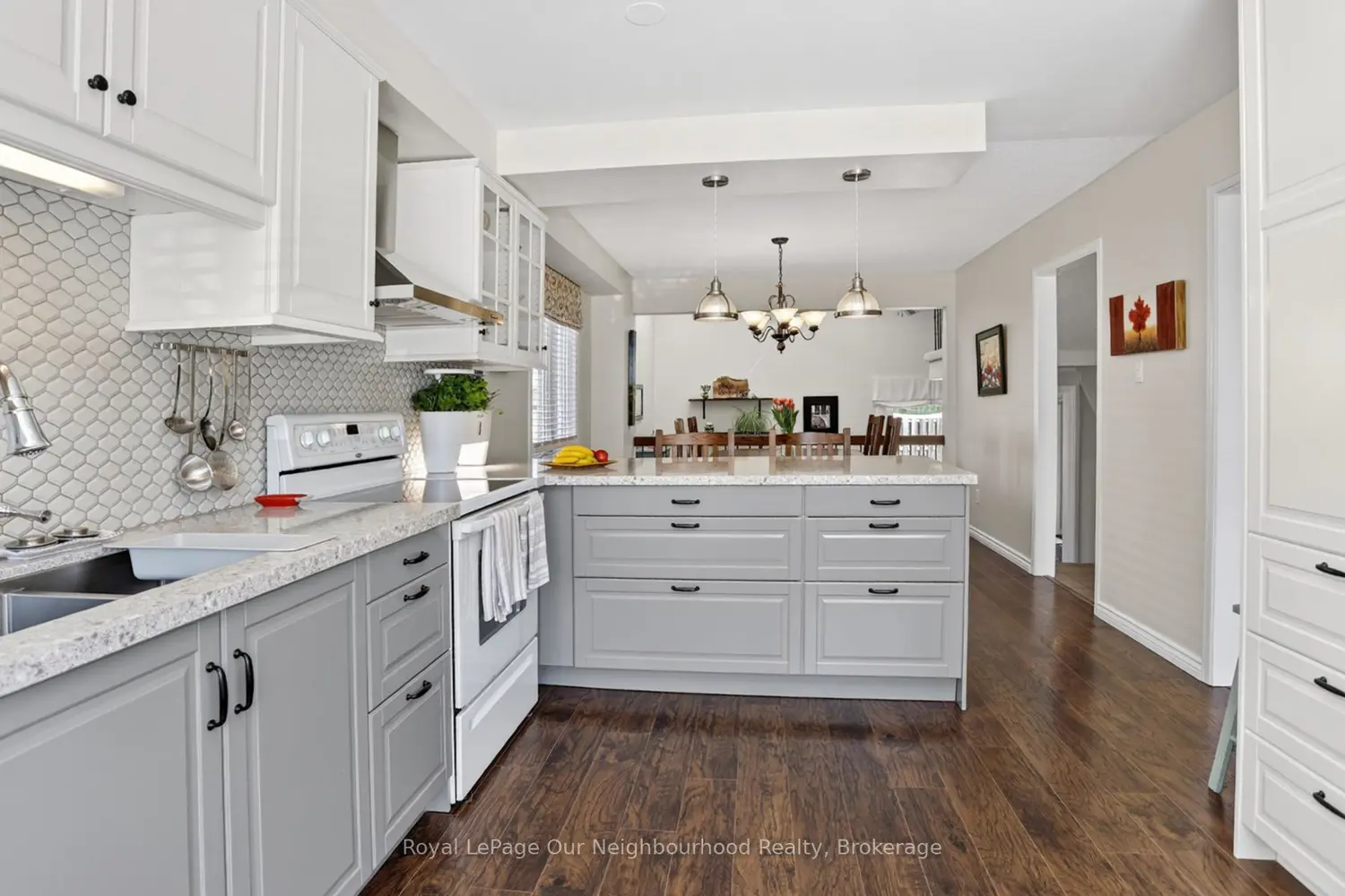 656 Hillcroft Street photo 3