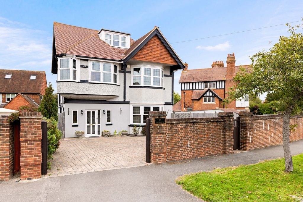 6 bed detached house for saleBathurst Road, Folkestone CT20